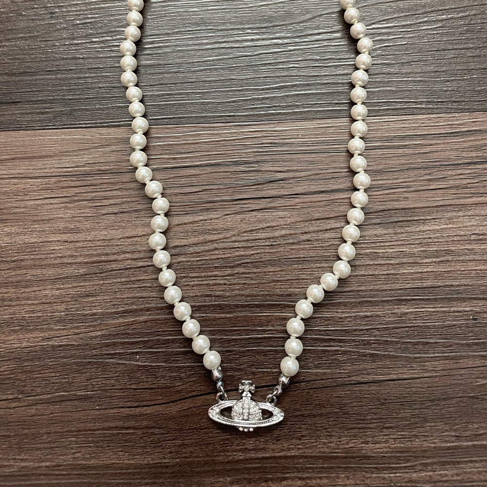 Vivienne Westwood MINI BAS RELIEF PEARL CHOKER